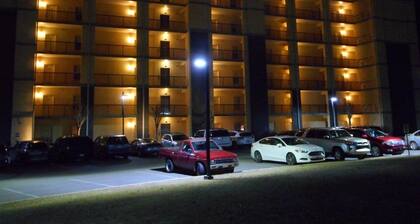 ONE MINUTE OFF PARKWAY BUT VERY PEACEFUL, 3RD FLOOR