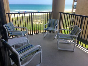 Property grounds - Make Memories In our 3Bdr/2Ba Condo w/ beach views, beach gear, walkable dining (South Padre Island)