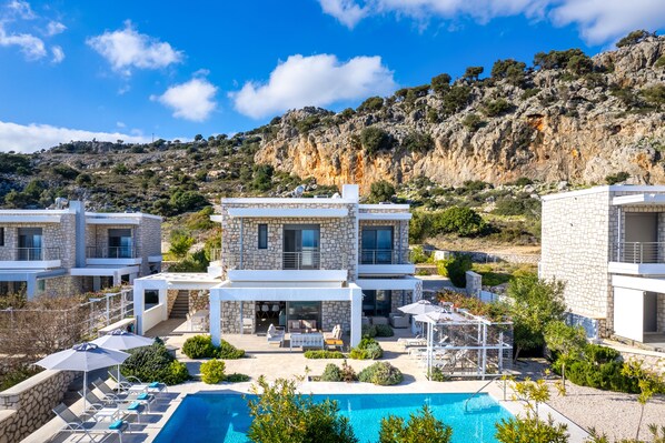 A heated pool - Urban island villa, sublime sea view nature area (Rhodes)