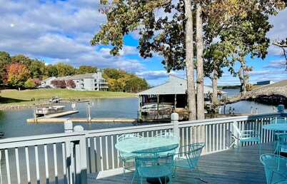 PEAK FALL COLORS NOW BEST LOCATION BERNARDS LANDING 2B-INDOOR POOL HOT TUB-OPEN