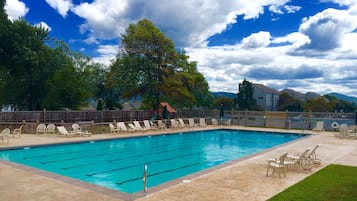 Outdoor pool, a heated pool