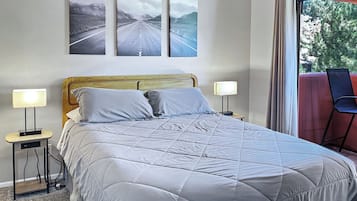 2 bedrooms, desk, iron/ironing board, travel cot