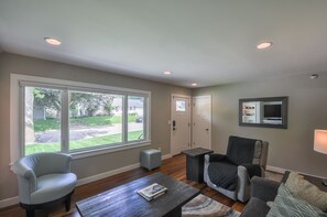 Interior - A Luxury Bungalow Near Mayo Clinic (Rochester)