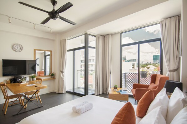 Premium Queen Studio | Minibar, in-room safe, desk, blackout curtains - Sen Boutique House (Ho Chi Minh City)