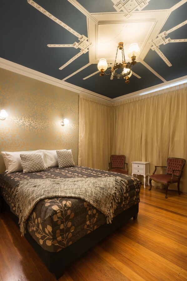 4 Schlafzimmer, Zimmersafe, Schreibtisch, Verdunkelungsvorhänge