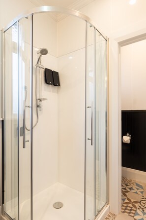 Luxury Villa, 4 Bedrooms | Bathroom shower - Harold House (Oamaru)