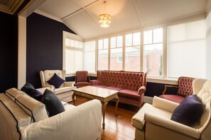 Luxury-Villa, 4 Schlafzimmer | Wohnbereich