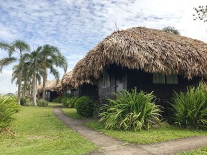 Kamar (Tiki Hut) | Meja kerja, setrika/meja setrika, Wi-Fi gratis, dan seprai linen