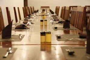 Breakfast, lunch, dinner served; international cuisine  - Hotel Ranthambore Regency (Sawai Madhopur)