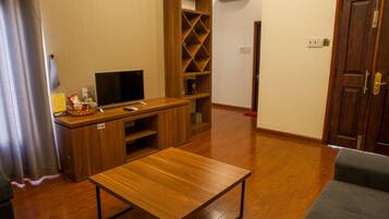 Caja de seguridad en la habitación y escritorio