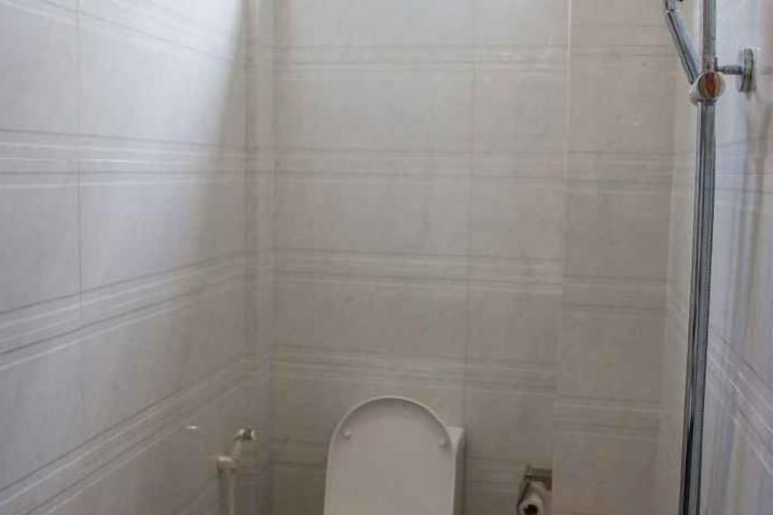 Bad | Toalettartikler (inkludert), hårføner, tøfler og håndklær