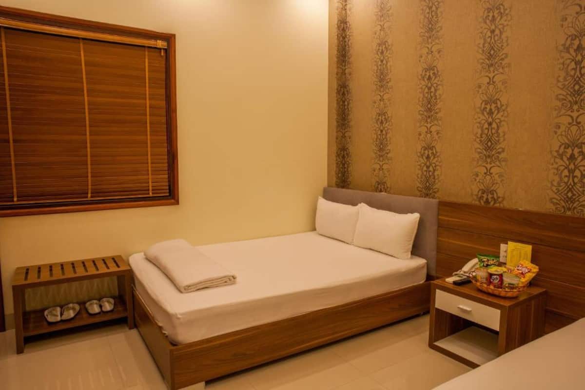 Superior Room | In-room safe, desk, iron/ironing board, free WiFi