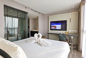 1 dormitorio, minibar, caja fuerte y decoración individual