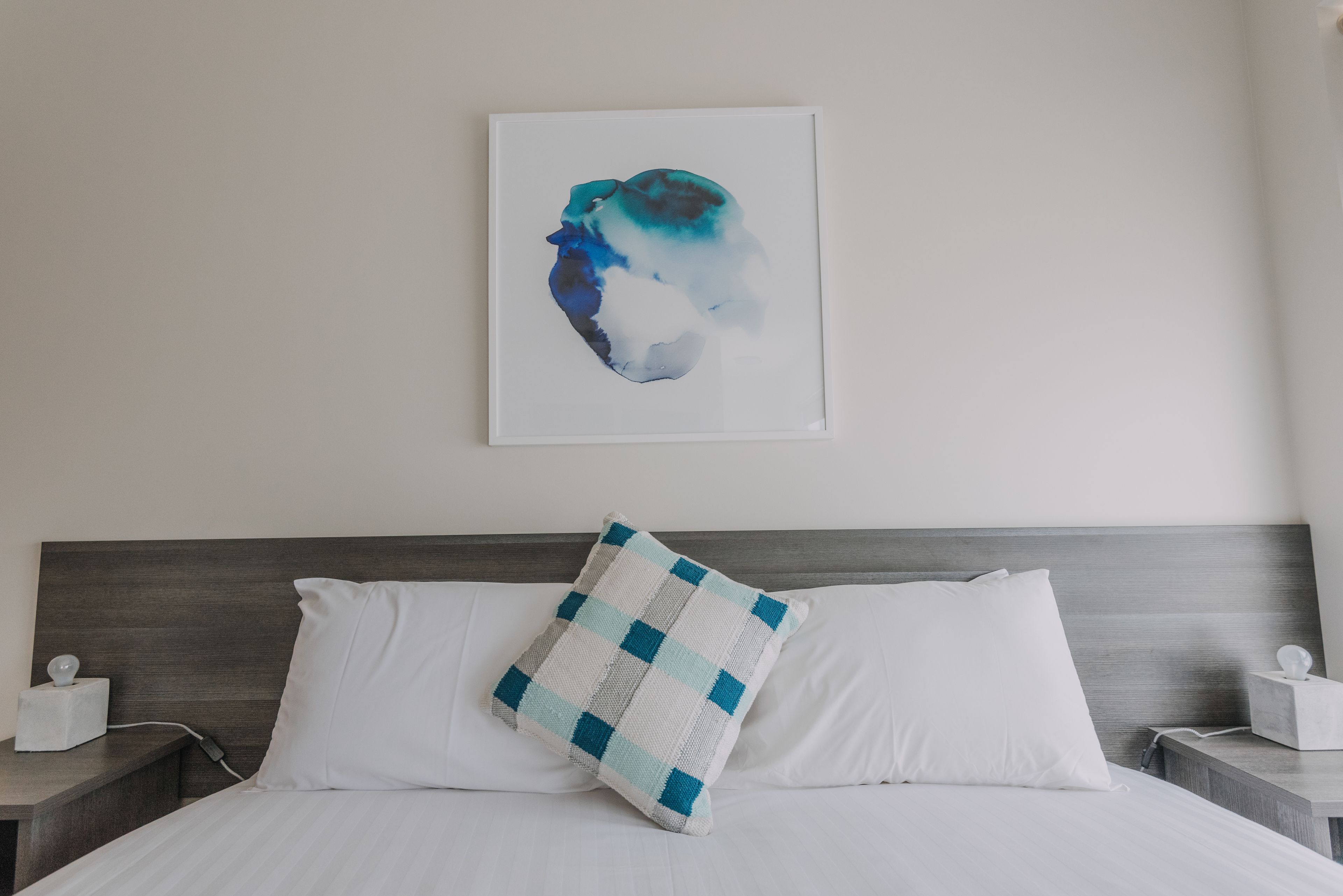 Estúdio superior, 1 cama King | Escrivaninha, cortinas blackout, ferros/tábuas de passar roupa