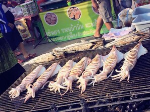 Khu ẩm thực ngoài trời