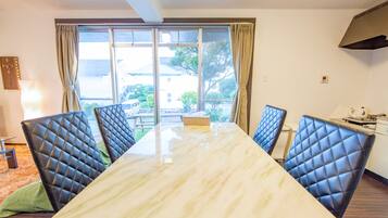 Cottage | Living room | Flat-screen TV