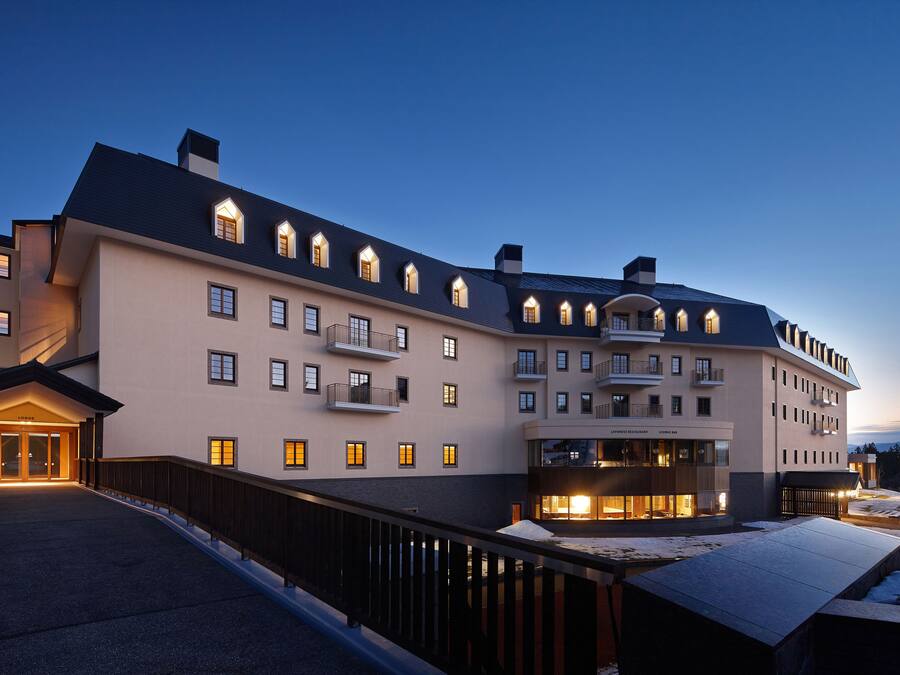 Fassade der Unterkunft – Abend/Nacht