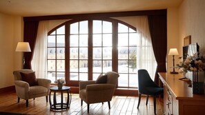 ห้องดีลักซ์ดับเบิล | เครื่องนอนระดับพรีเมียม, ผ้านวมขนเป็ด, เตียงพร้อมฟูกเสริมที่นอน