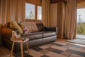 30 吋智能電視連有線電視頻道、電視、串流服務