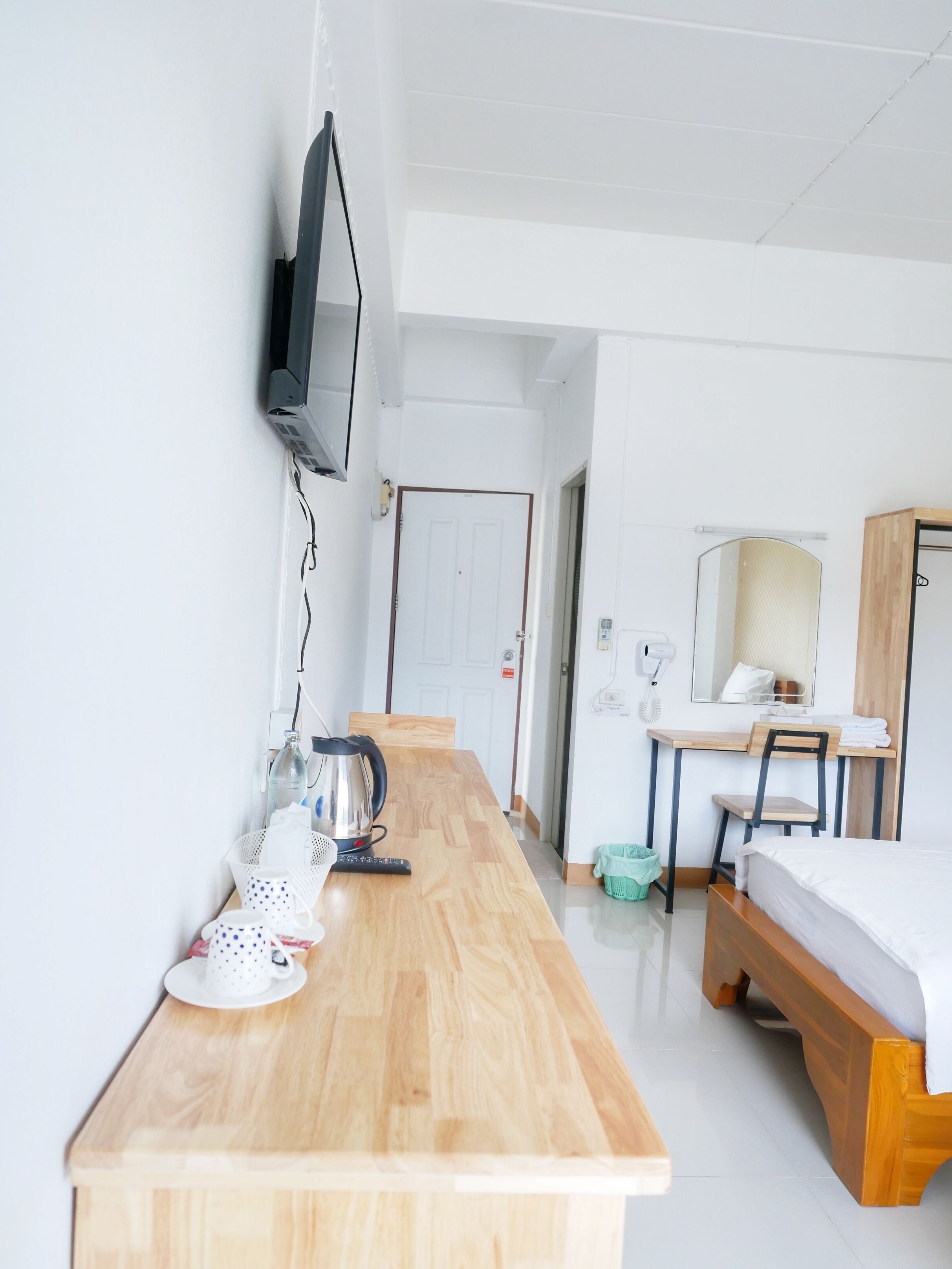 standard twin room | desk, iron/ironing board, free wifi, bed sheets