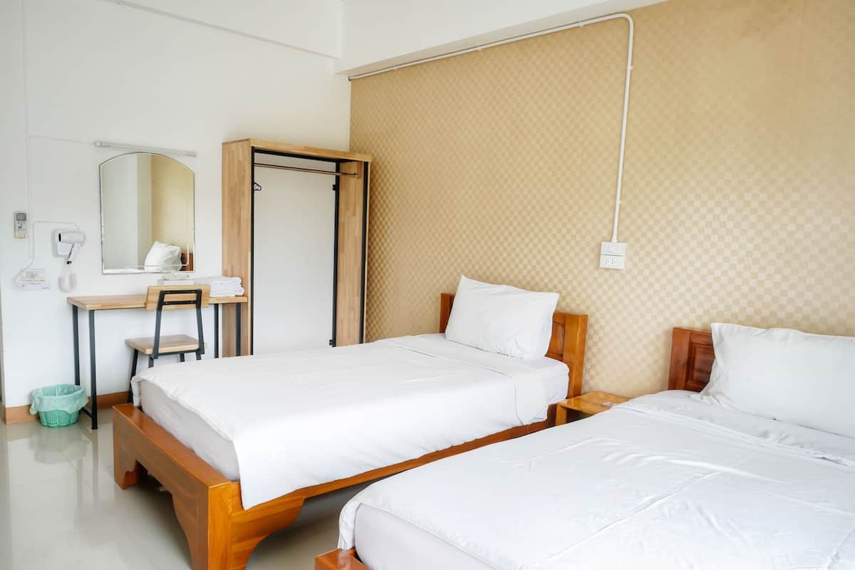 Standard Twin Room | Desk, iron/ironing board, free WiFi, bed sheets