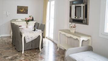 Apartment, 1 Bedroom (B3) | Living room