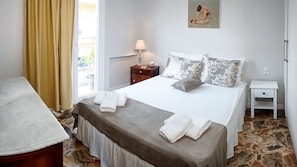 Apartment, 1 Schlafzimmer | Schallisolierte Zimmer, Bügeleisen/Bügelbrett, kostenloses WLAN