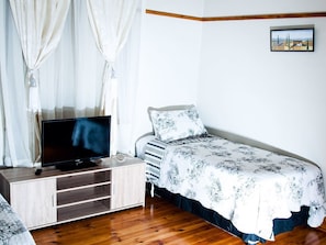 1 bedroom, premium bedding, in-room safe, desk