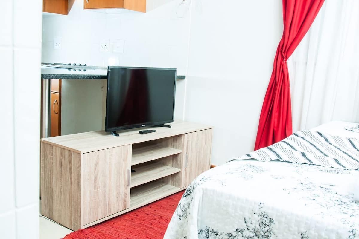 1 bedroom, premium bedding, in-room safe, desk