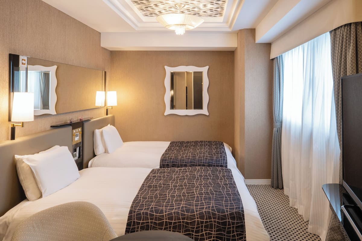 Quarto duplo luxo, para não fumantes | Roupas de cama premium, edredons de pluma, escrivaninha