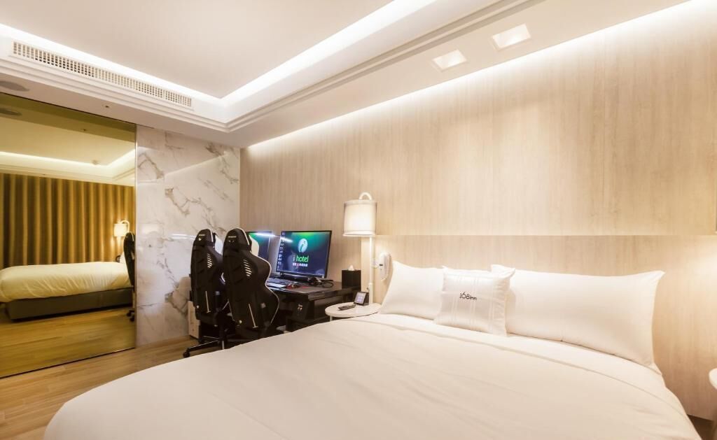 double room  | 1 bedroom, premium bedding, pillow-top beds, free minibar