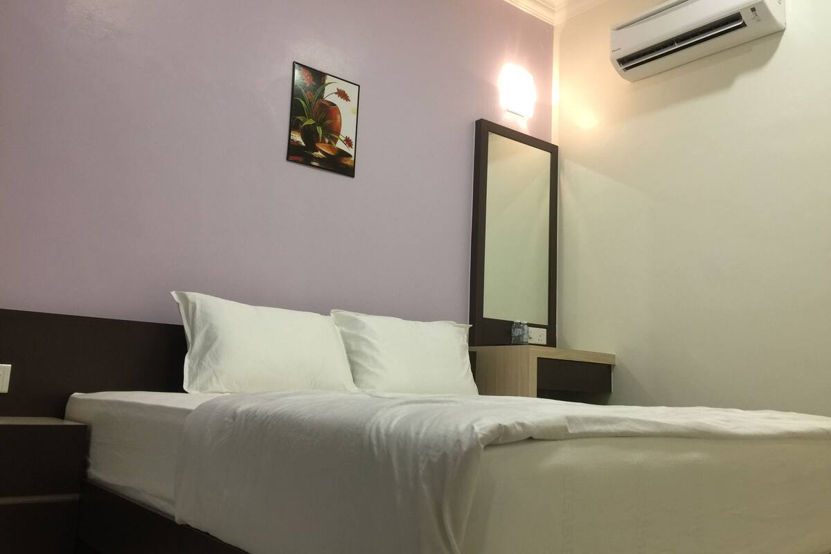 standard king | desk, iron/ironing board, rollaway beds, free wifi