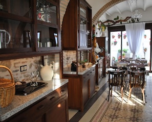 Desayuno buffet (EUR 7 por persona)