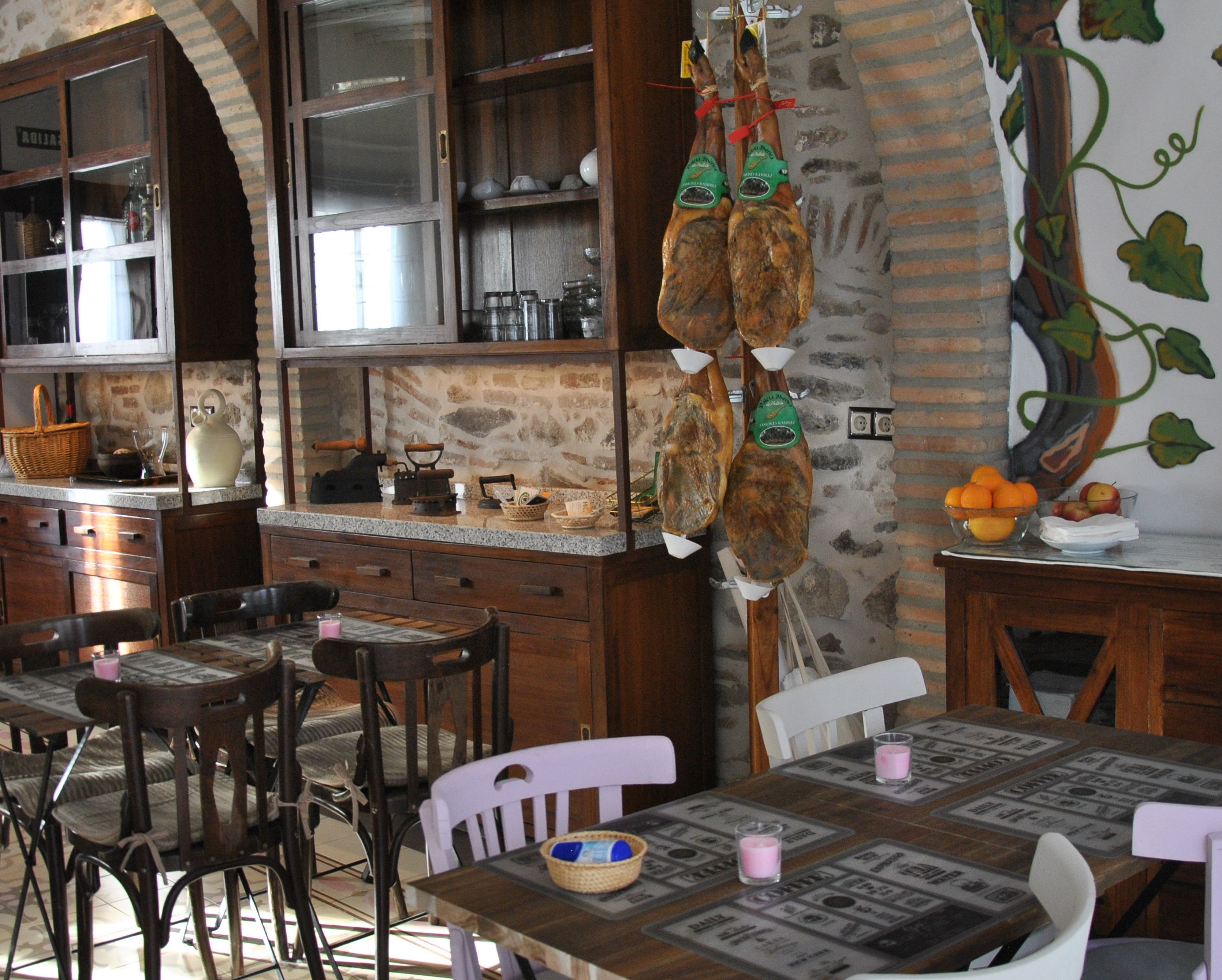 Bữa sáng buffet hàng ngày với phụ phí nhỏ 