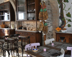 Daily buffet breakfast for a fee - Lantigua Casa Rural (Hinojosa del Duque)