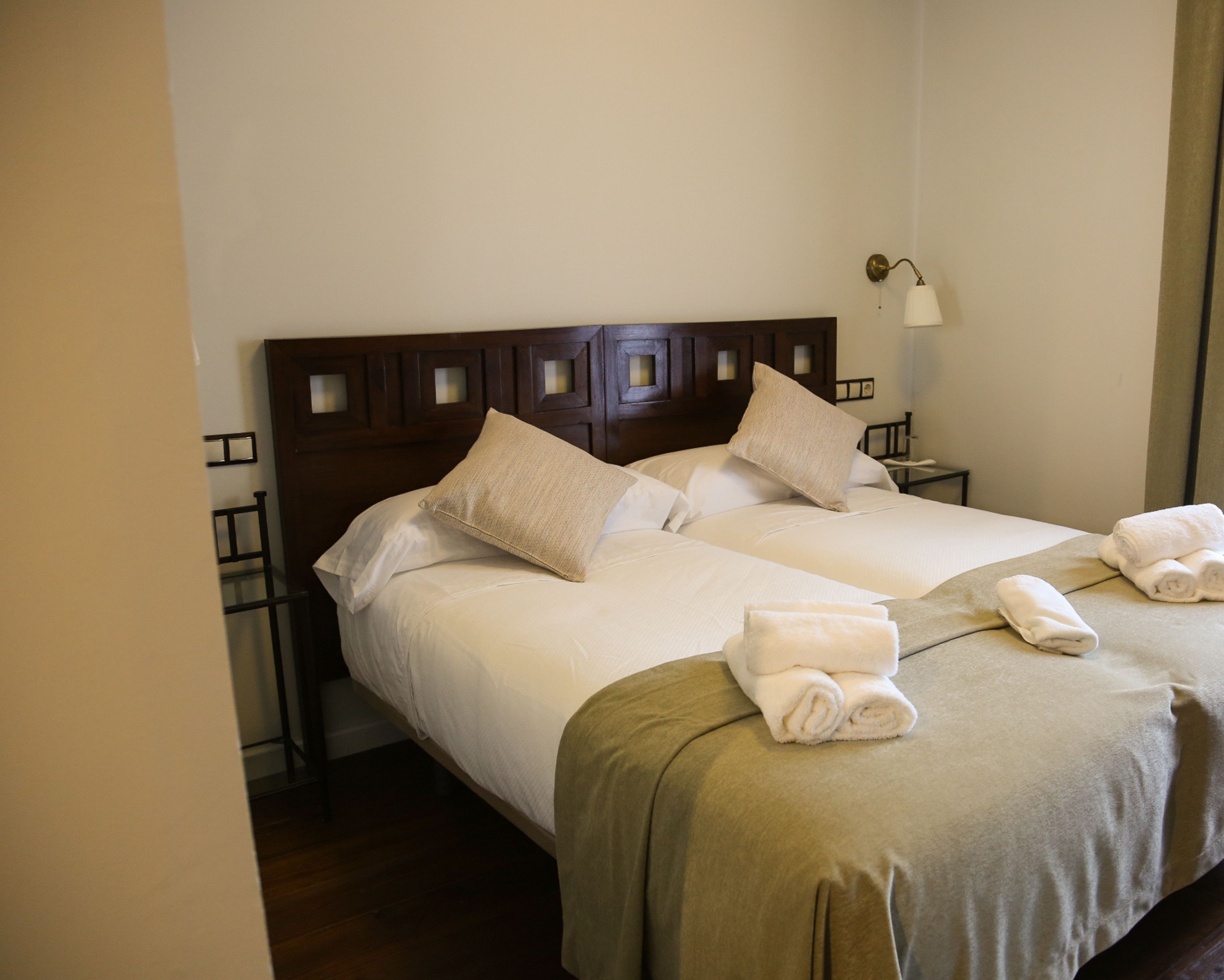 雙人房, 2 張單人床, 私人浴室 | 書桌、手提電腦工作空間、遮光窗簾/窗簾、免費 Wi-Fi