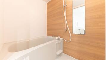 Double Room | Bathroom | Combined shower/tub, free toiletries, hair dryer, bidet
