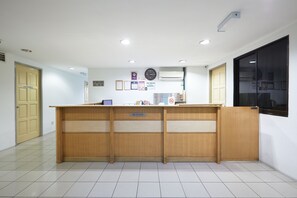 Reception - Tang City Hotel, Petaling Street, Merdeka PNB 118 Tower (Kuala Lumpur)