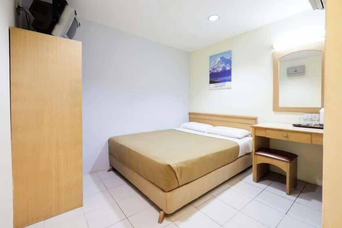1 bedroom, premium bedding, in-room safe, desk