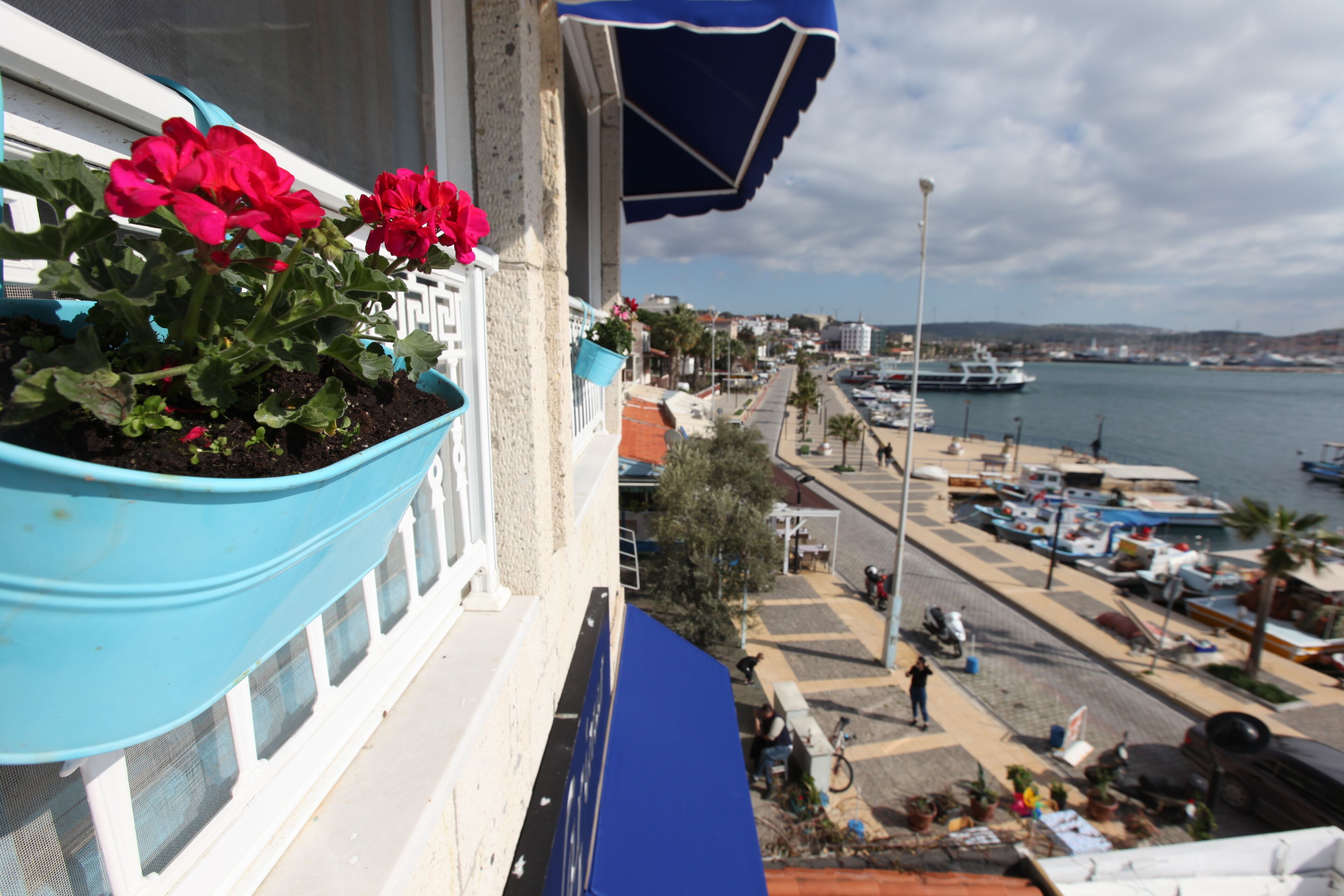 triple room, sea view | city view