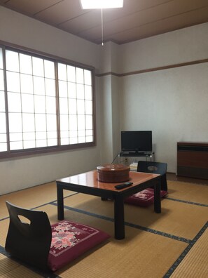 Japanese Style Room | Free WiFi