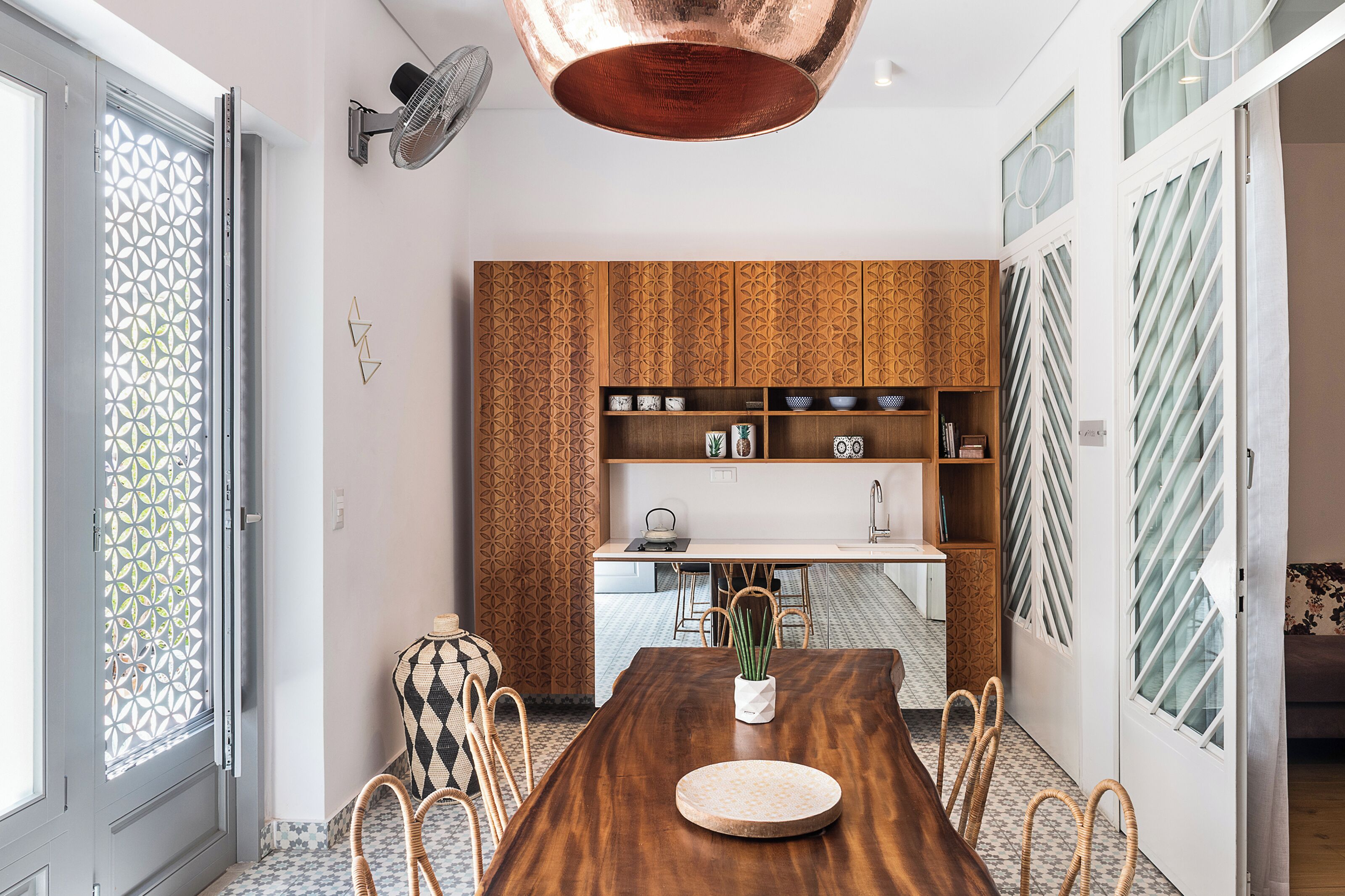 44-inch flat-screen tv with digital channels, tv, netflix