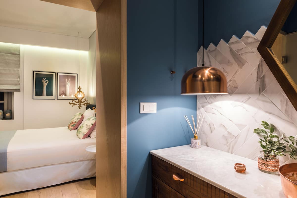 azure | 2 bedrooms, egyptian cotton sheets, premium bedding, down duvets