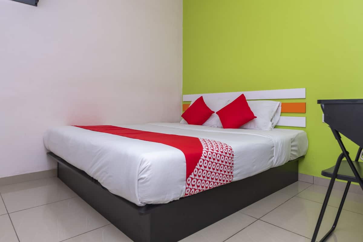 Standard-Doppelzimmer, 1 King-Bett | Schreibtisch, kostenloses WLAN, Bettwäsche