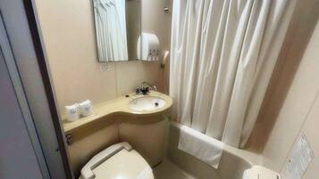 Habitació amb dos llits individuals, fumadors | Bany | Combinació de dutxa i banyera i banyera profunda