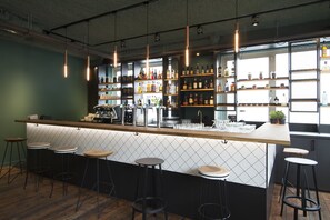 Bar (on property) - Via Amsterdam - Hostel (Diemen)