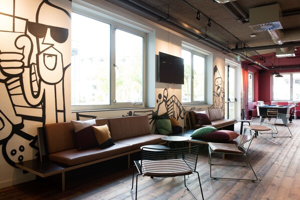 Coin salon dans le hall