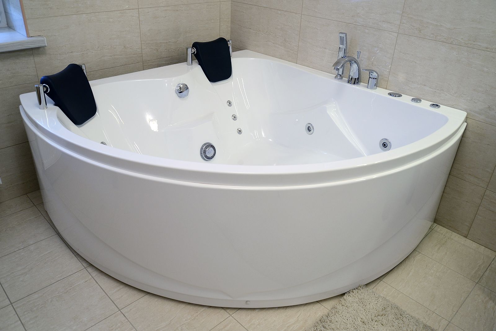 executive suite | jetted bathtub