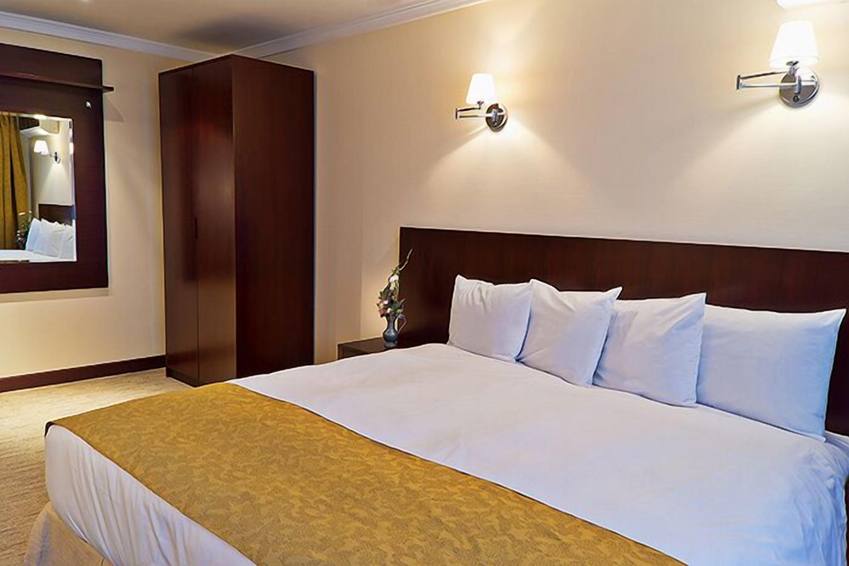 standard double or twin room | in-room safe, desk, laptop workspace, blackout curtains