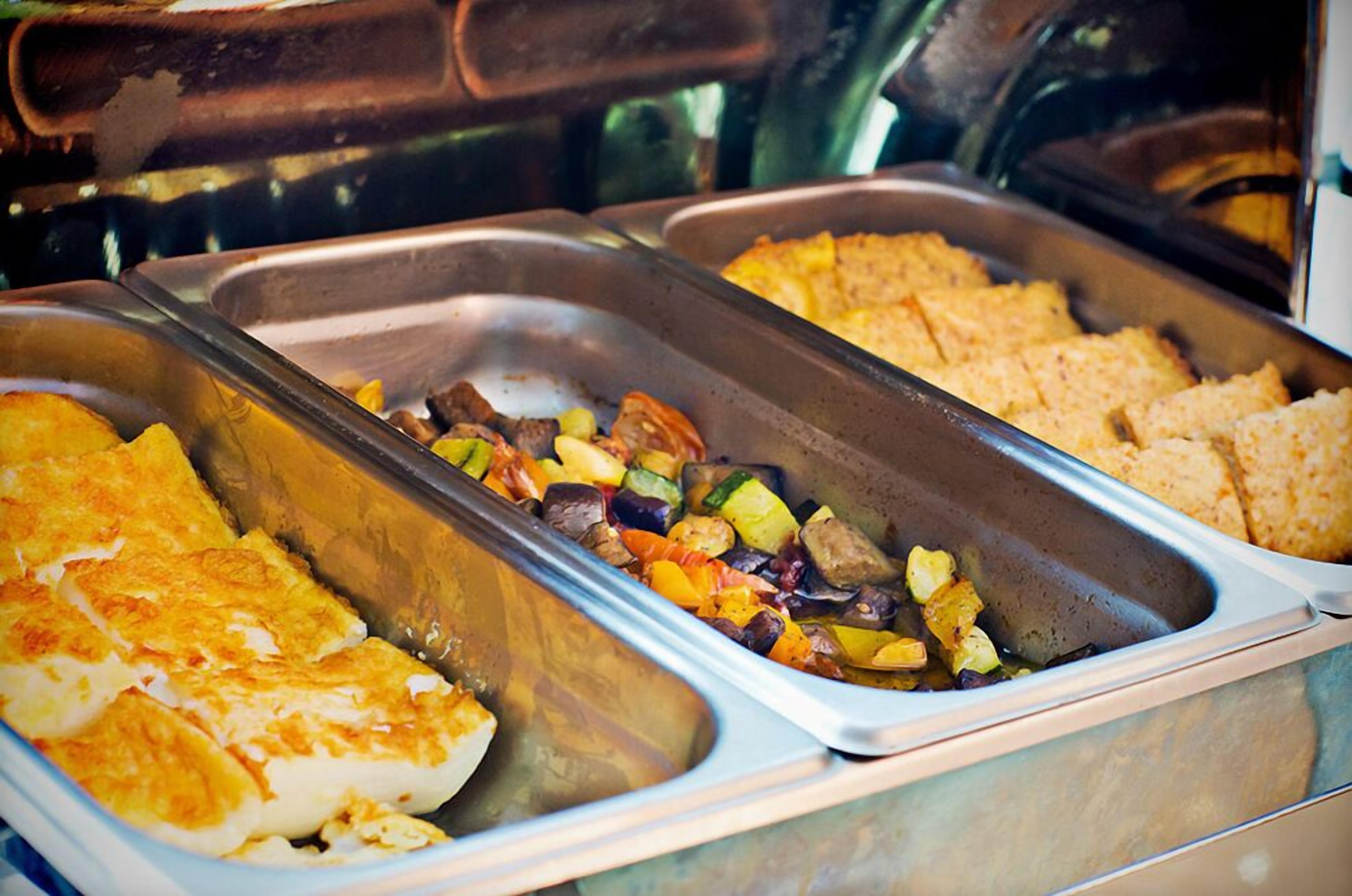 daily buffet breakfast (mdl 165 per person)